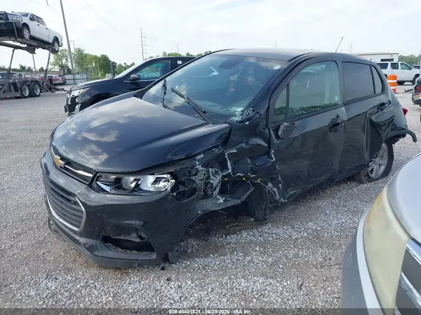 KL7CJKSBXMB329204 2021 CHEVROLET TRAX - Image 2