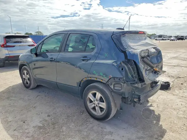KL7CJKSBXMB331986 2021 CHEVROLET TRAX - Image 2
