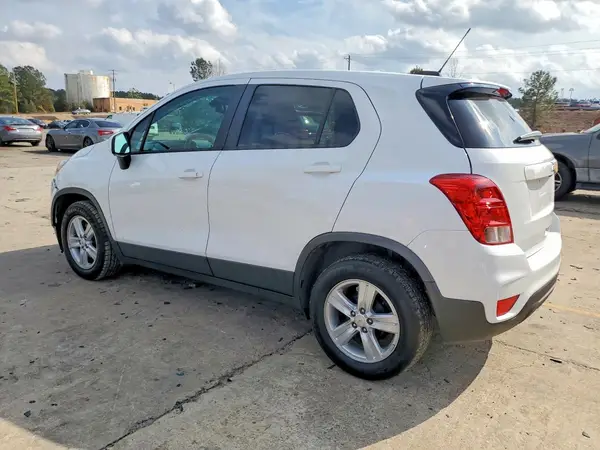 KL7CJKSBXMB339702 2021 CHEVROLET TRAX - Image 2