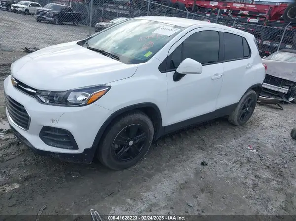 KL7CJKSM0NB507740 2022 CHEVROLET TRAX - Image 2