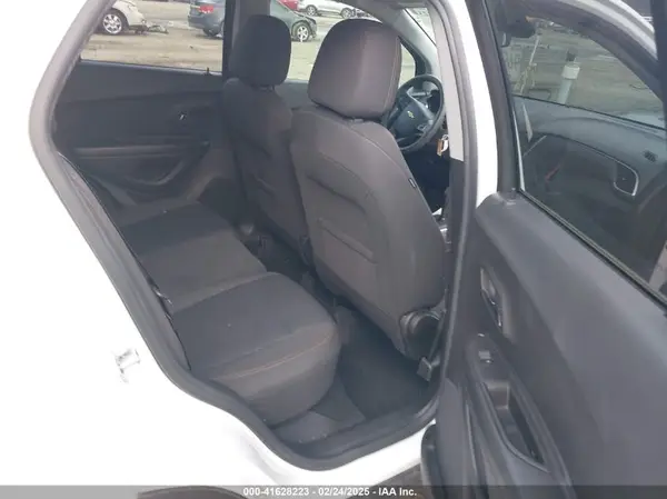 KL7CJKSM0NB507740 2022 CHEVROLET TRAX - Image 8