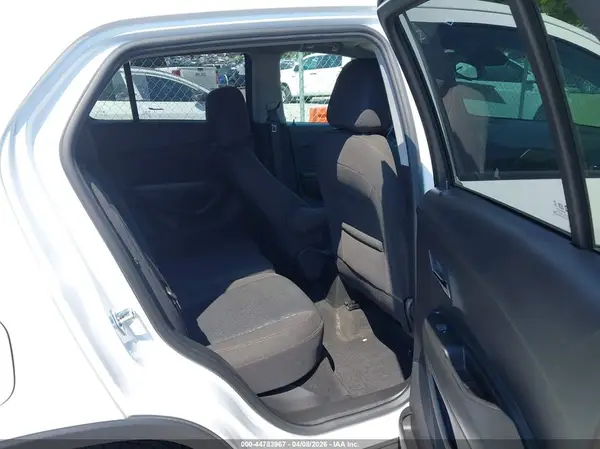 KL7CJKSM0NB527387 2022 CHEVROLET TRAX - Image 8