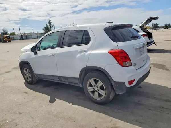 KL7CJKSM1NB509206 2022 CHEVROLET TRAX - Image 2