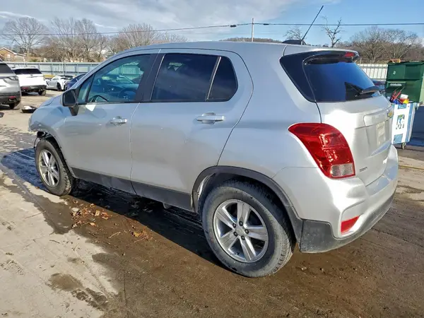KL7CJKSM1NB522392 2022 CHEVROLET TRAX - Image 2