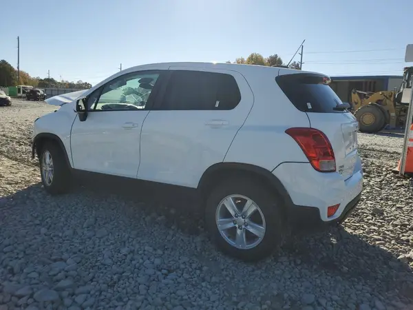 KL7CJKSM1NB526216 2022 CHEVROLET TRAX - Image 2