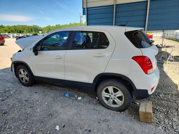 KL7CJKSM1NB533411 2022 CHEVROLET TRAX - Image 2