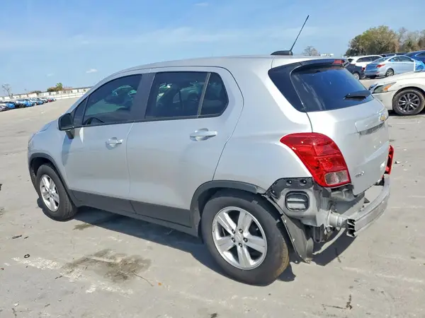 KL7CJKSM1NB544926 2022 CHEVROLET TRAX - Image 2