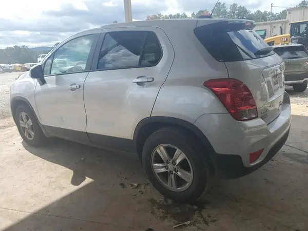 KL7CJKSM1NB545171 2022 CHEVROLET TRAX - Image 2