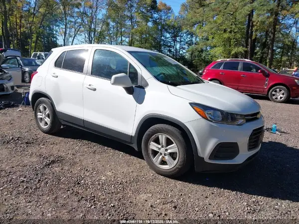 KL7CJKSM1NB547695 2022 CHEVROLET TRAX - Image 1