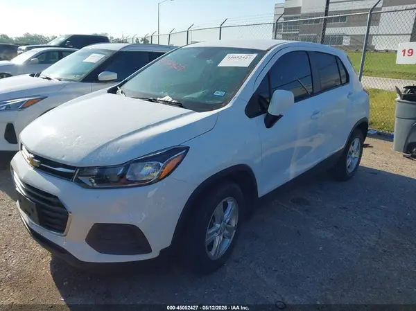 KL7CJKSM2NB504967 2022 CHEVROLET TRAX - Image 2