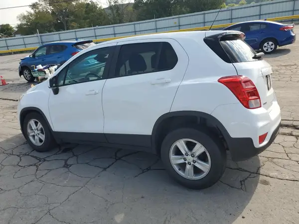 KL7CJKSM2NB524751 2022 CHEVROLET TRAX - Image 2