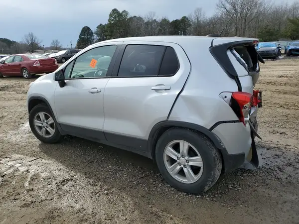 KL7CJKSM2NB556163 2022 CHEVROLET TRAX - Image 2