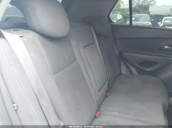 KL7CJKSM3NB524872 2022 CHEVROLET TRAX - Image 8