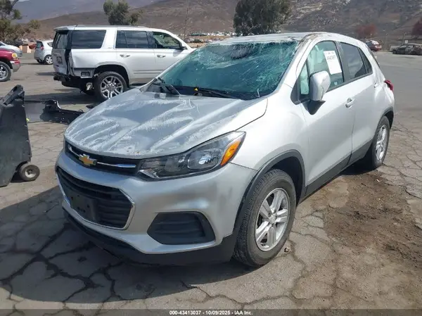 KL7CJKSM3NB525438 2022 CHEVROLET TRAX - Image 2