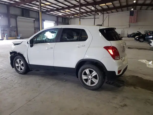 KL7CJKSM3NB527738 2022 CHEVROLET TRAX - Image 2