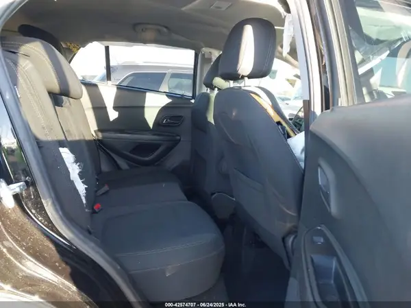 KL7CJKSM3NB531899 2022 CHEVROLET TRAX - Image 8