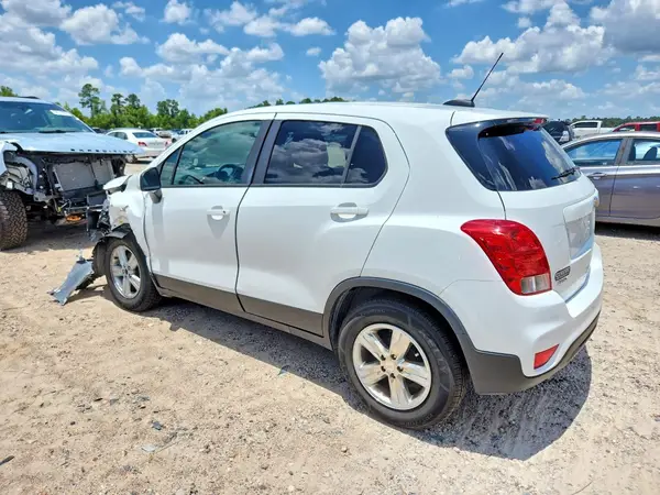 KL7CJKSM3NB548489 2022 CHEVROLET TRAX - Image 2
