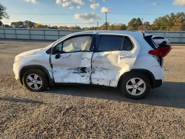 KL7CJKSM4NB527683 2022 CHEVROLET TRAX - Image 2