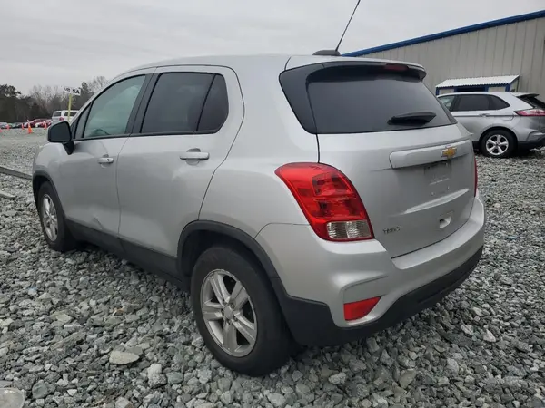 KL7CJKSM4NB532902 2022 CHEVROLET TRAX - Image 2