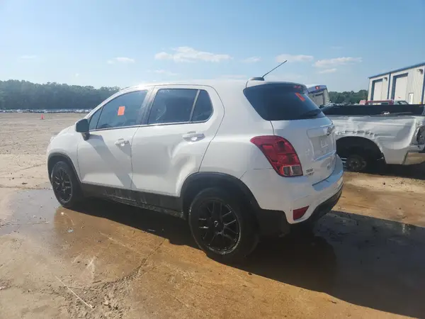 KL7CJKSM4NB538618 2022 CHEVROLET TRAX - Image 2