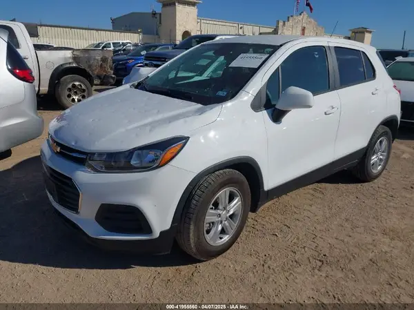 KL7CJKSM4NB549389 2022 CHEVROLET TRAX - Image 2