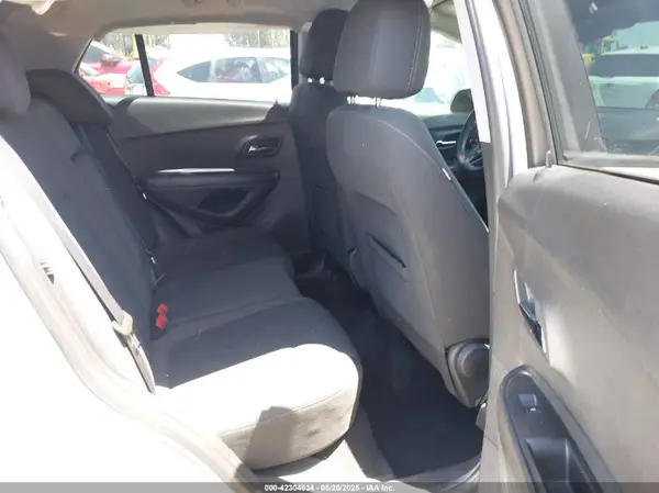 KL7CJKSM5NB542130 2022 CHEVROLET TRAX - Image 8