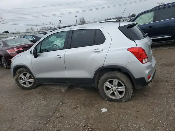 KL7CJKSM6NB512263 2022 CHEVROLET TRAX - Image 2