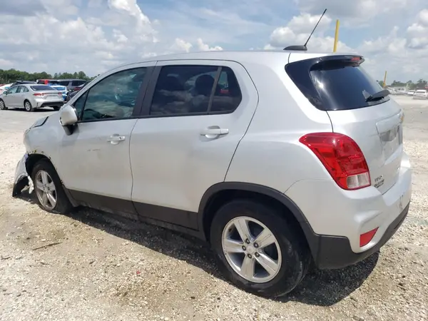 KL7CJKSM6NB526762 2022 CHEVROLET TRAX - Image 2