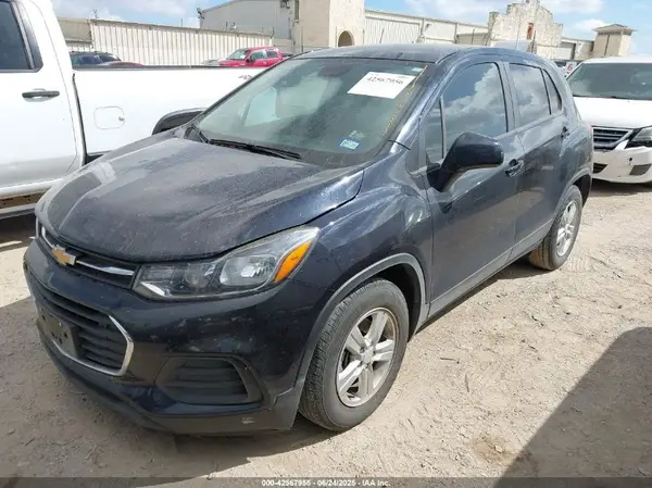 KL7CJKSM6NB527586 2022 CHEVROLET TRAX - Image 2