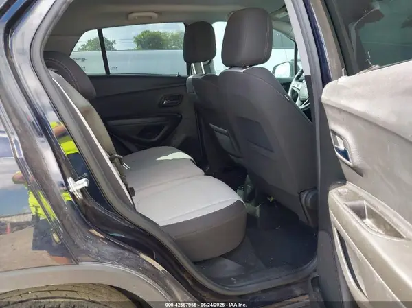 KL7CJKSM6NB527586 2022 CHEVROLET TRAX - Image 8