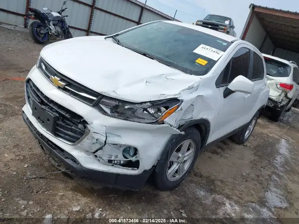 KL7CJKSM6NB527961 2022 CHEVROLET TRAX - Image 2