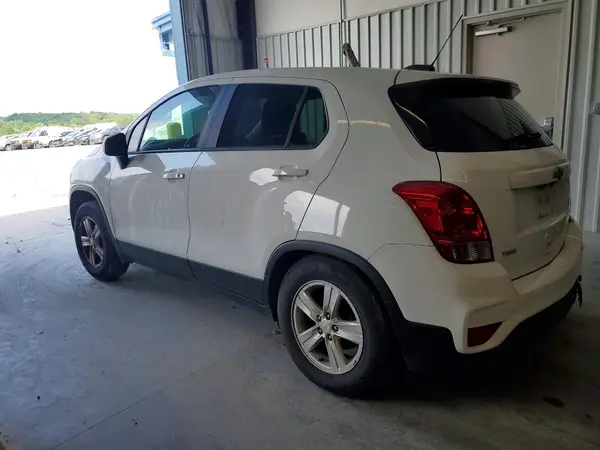 KL7CJKSM6NB532559 2022 CHEVROLET TRAX - Image 2