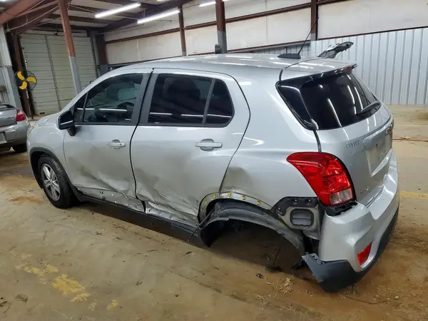 KL7CJKSM6NB532626 2022 CHEVROLET TRAX - Image 2