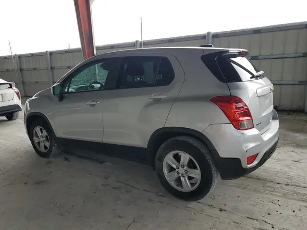 KL7CJKSM6NB545280 2022 CHEVROLET TRAX - Image 2