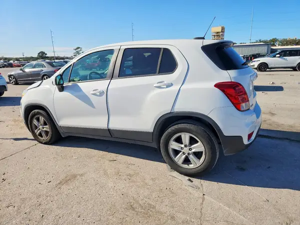 KL7CJKSM6NB548549 2022 CHEVROLET TRAX - Image 2