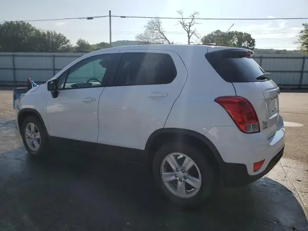 KL7CJKSM7NB524227 2022 CHEVROLET TRAX - Image 2