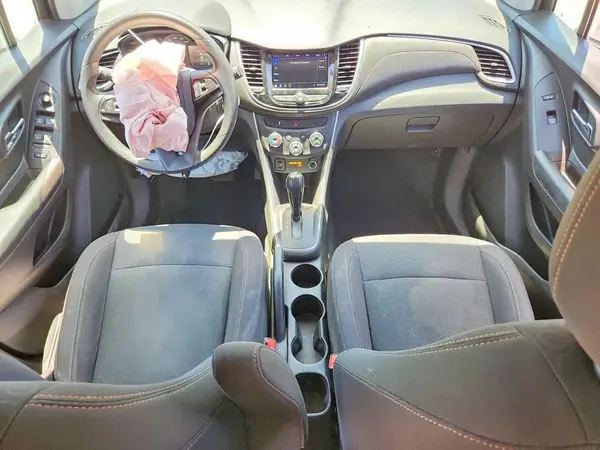 KL7CJKSM7NB525121 2022 CHEVROLET TRAX - Image 8