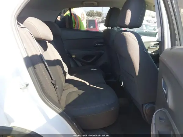 KL7CJKSM7NB526141 2022 CHEVROLET TRAX - Image 8