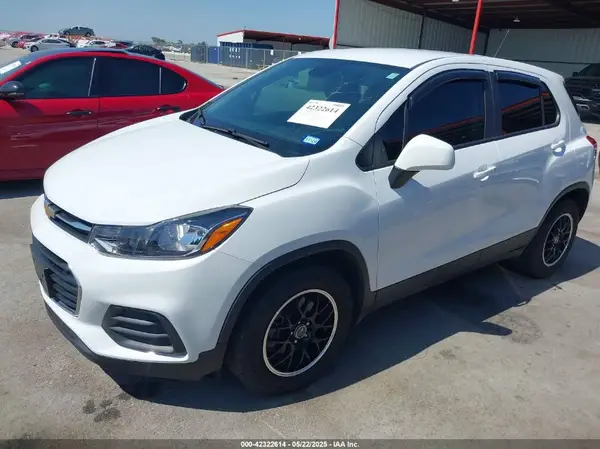 KL7CJKSM7NB548690 2022 CHEVROLET TRAX - Image 2