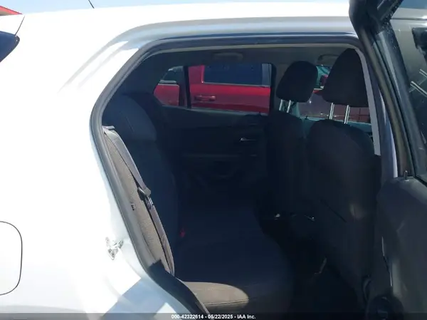 KL7CJKSM7NB548690 2022 CHEVROLET TRAX - Image 8