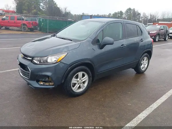 KL7CJKSM8NB517531 2022 CHEVROLET TRAX - Image 2