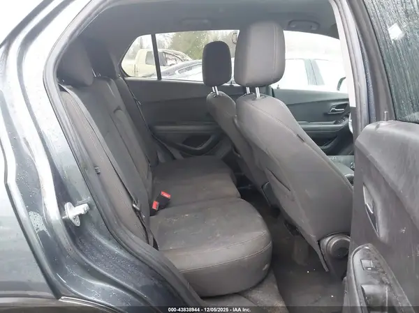 KL7CJKSM8NB517531 2022 CHEVROLET TRAX - Image 8