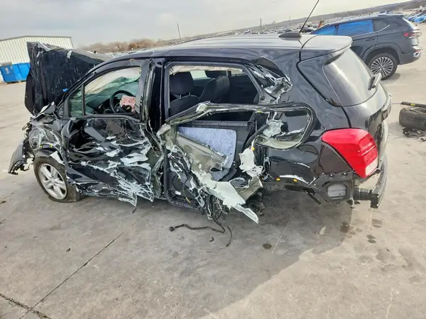 KL7CJKSM8NB521434 2022 CHEVROLET TRAX - Image 2