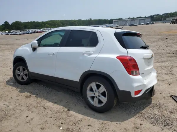 KL7CJKSM8NB548648 2022 CHEVROLET TRAX - Image 2