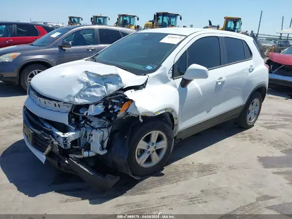 KL7CJKSM9NB510569 2022 CHEVROLET TRAX - Image 2