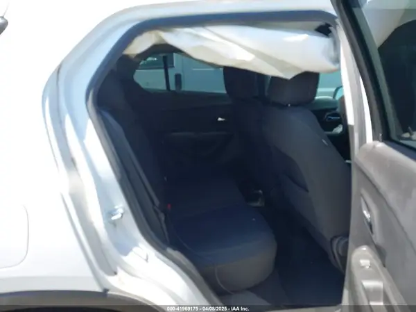 KL7CJKSM9NB510569 2022 CHEVROLET TRAX - Image 8