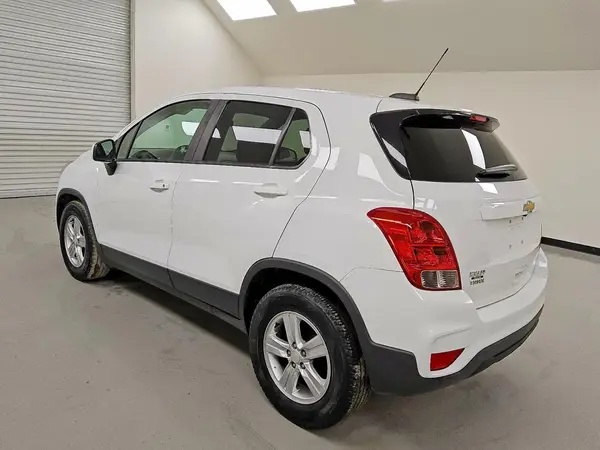 KL7CJKSM9NB513665 2022 CHEVROLET TRAX - Image 2