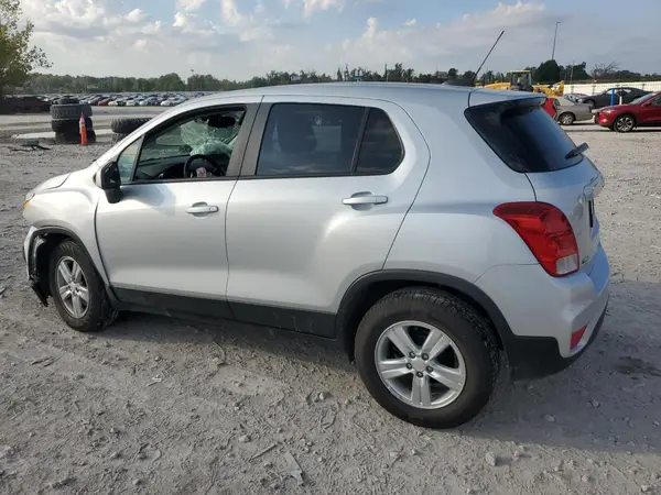 KL7CJKSM9NB540851 2022 CHEVROLET TRAX - Image 2