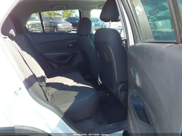 KL7CJKSMXMB364438 2021 CHEVROLET TRAX - Image 8