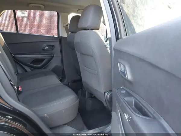 KL7CJKSMXNB520978 2022 CHEVROLET TRAX - Image 8